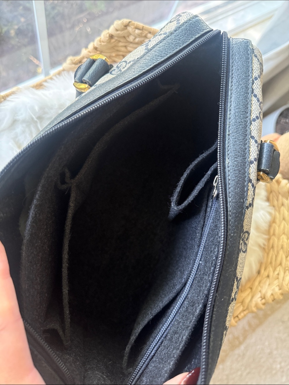 Authentic Vintage Gucci GG Navy Blue Handbag - Picture 12 of 16